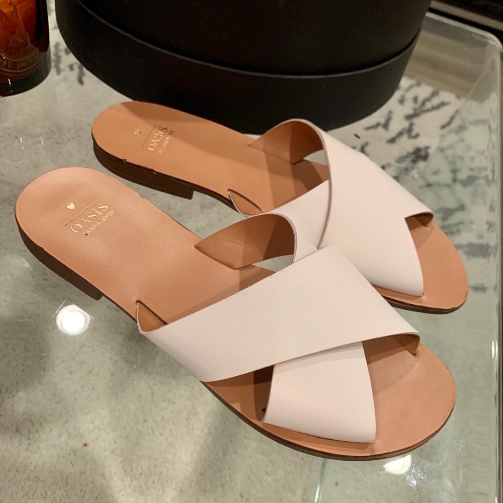 WHITE SLIDERS
